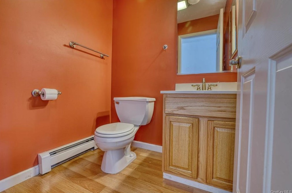 19 Jansen Ct, Walden NY  12586-3050 exterior