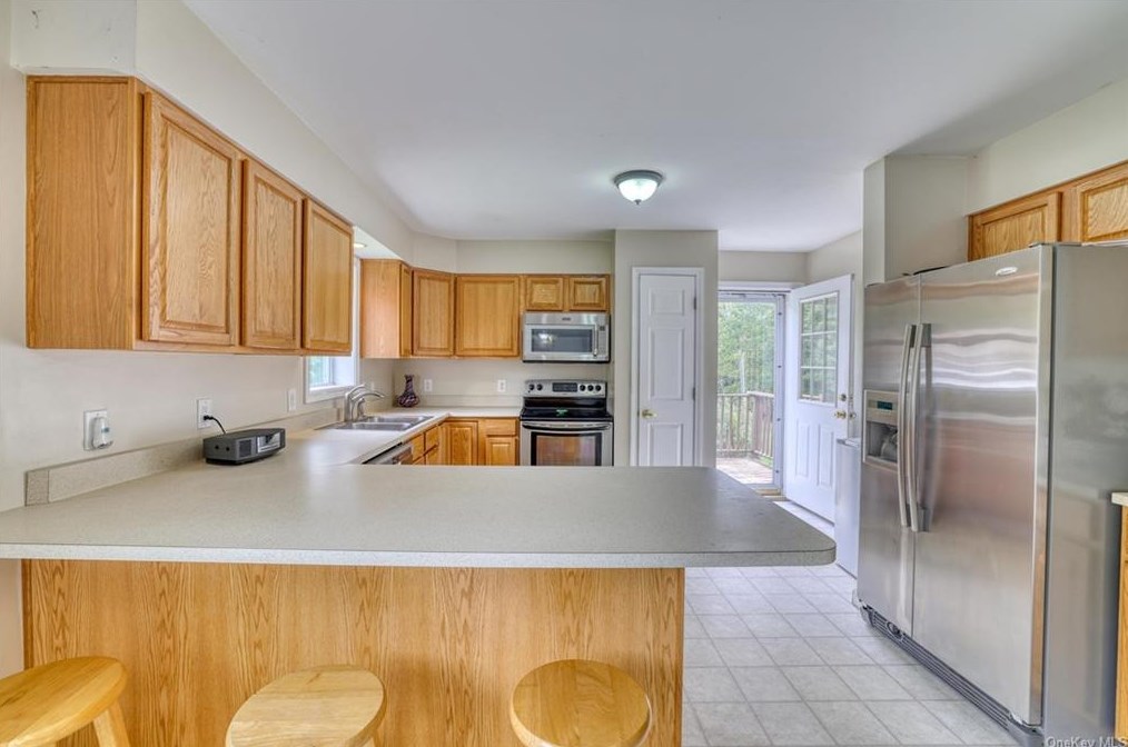 19 Jansen Ct, Walden NY  12586-3050 exterior