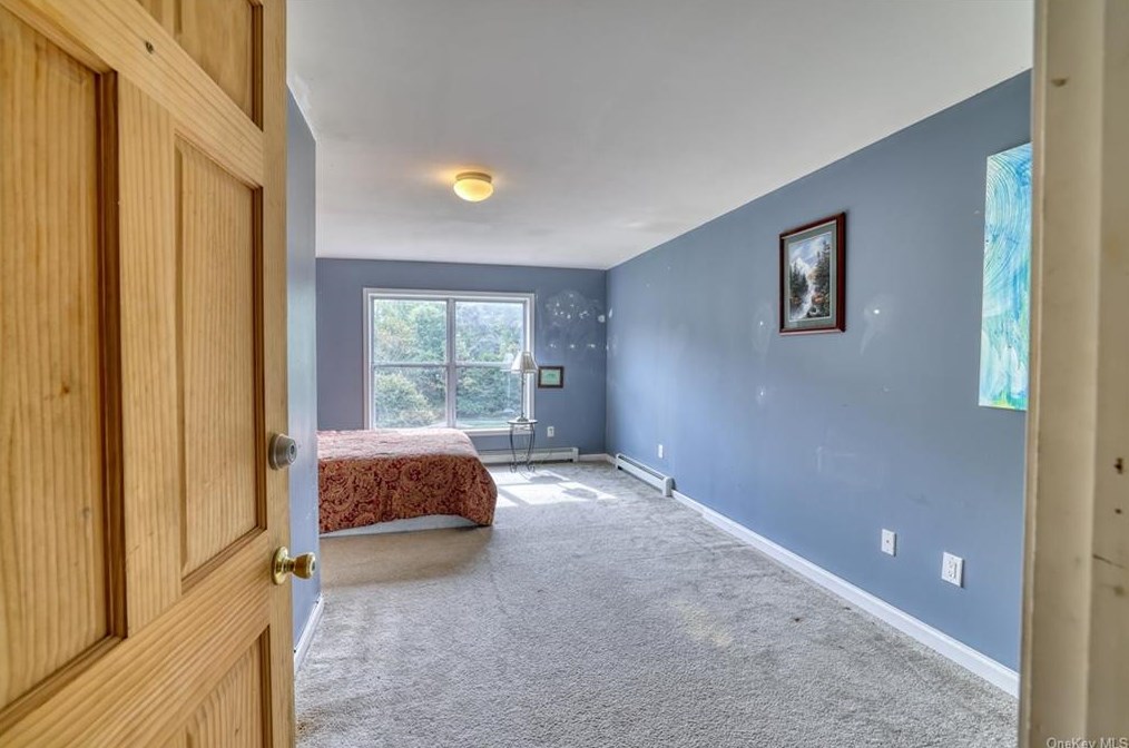 19 Jansen Ct, Walden NY  12586-3050 exterior