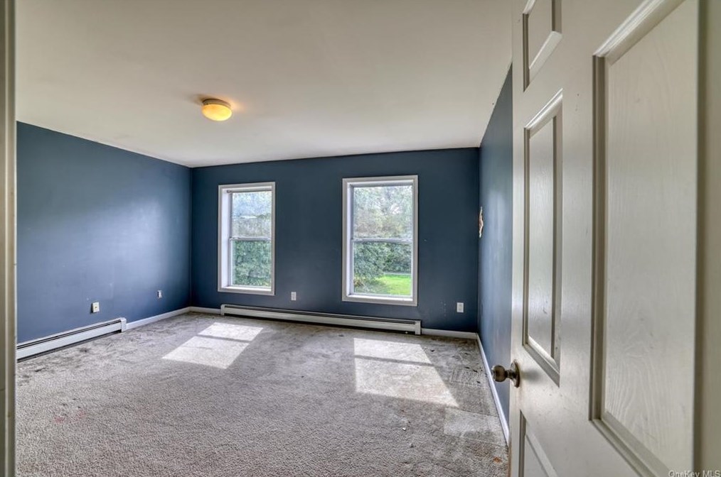 19 Jansen Ct, Walden NY  12586-3050 exterior