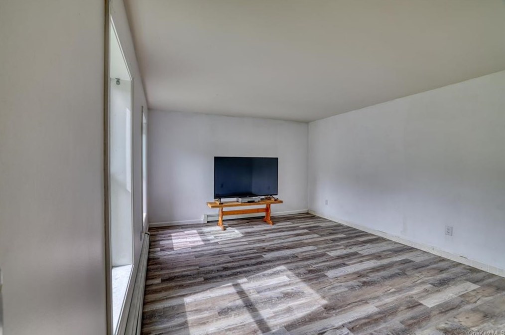 19 Jansen Ct, Walden NY  12586-3050 exterior