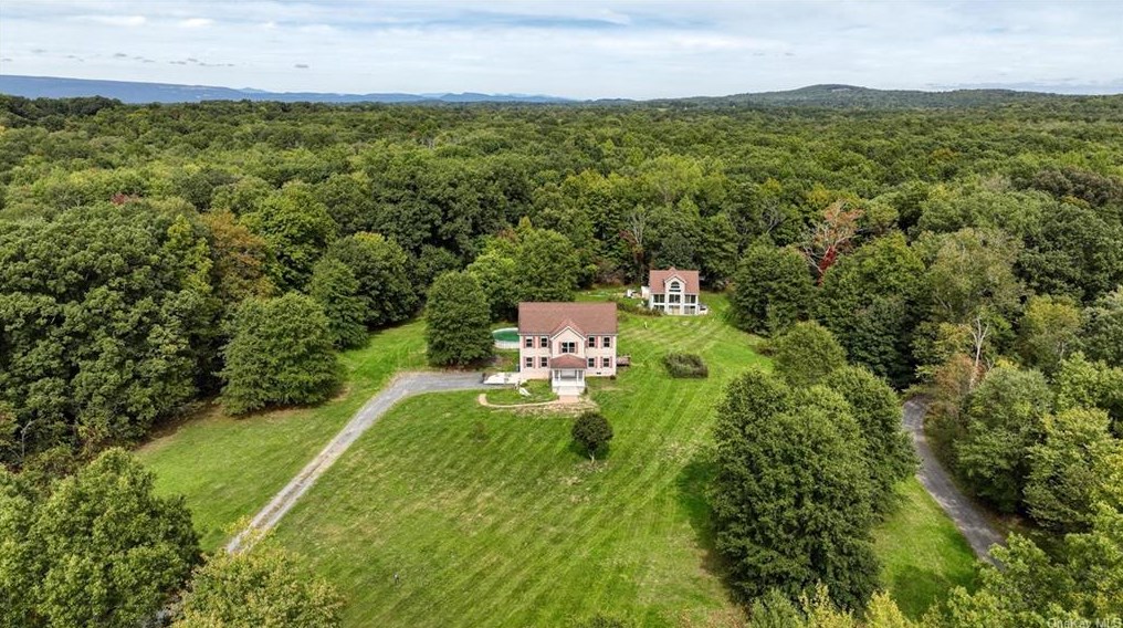 19 Jansen Ct, Walden, NY 12586-3050