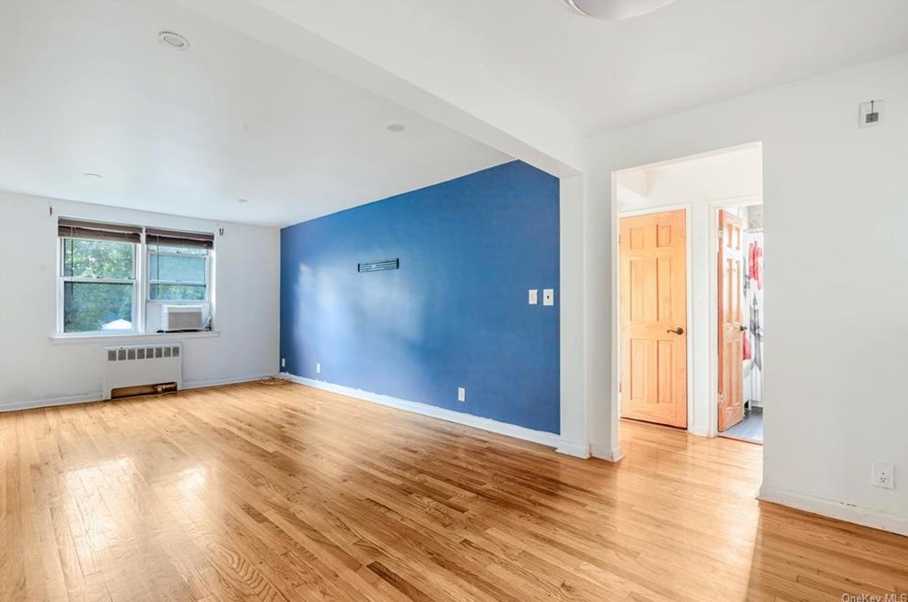 134 Ravine Ave, Yonkers NY 10701-2102 exterior