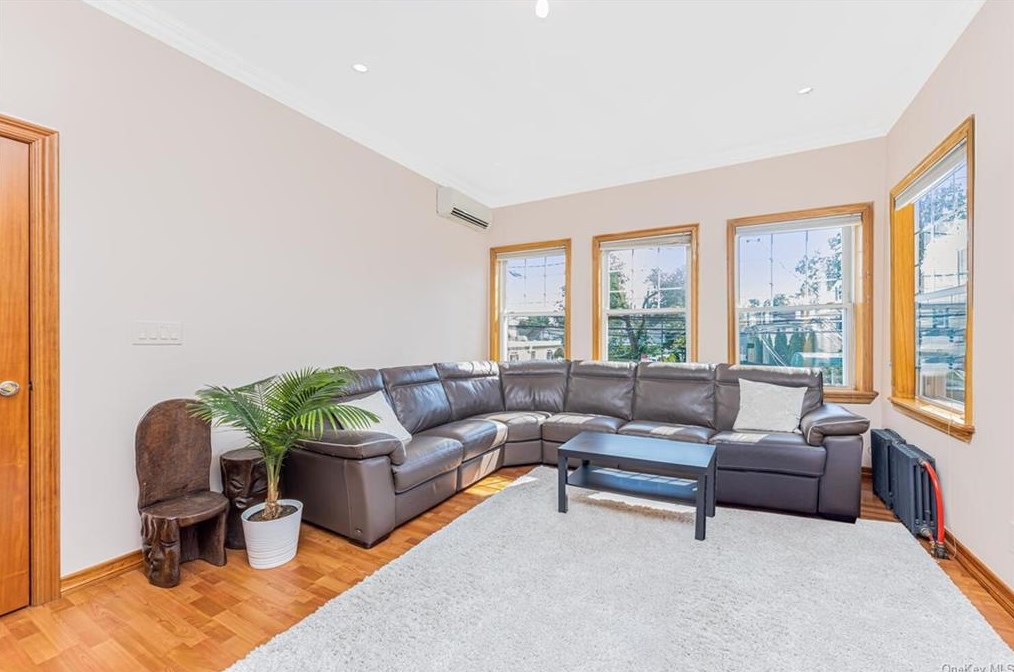 713 Yonkers Ave, Yonkers, NY 10704-2657