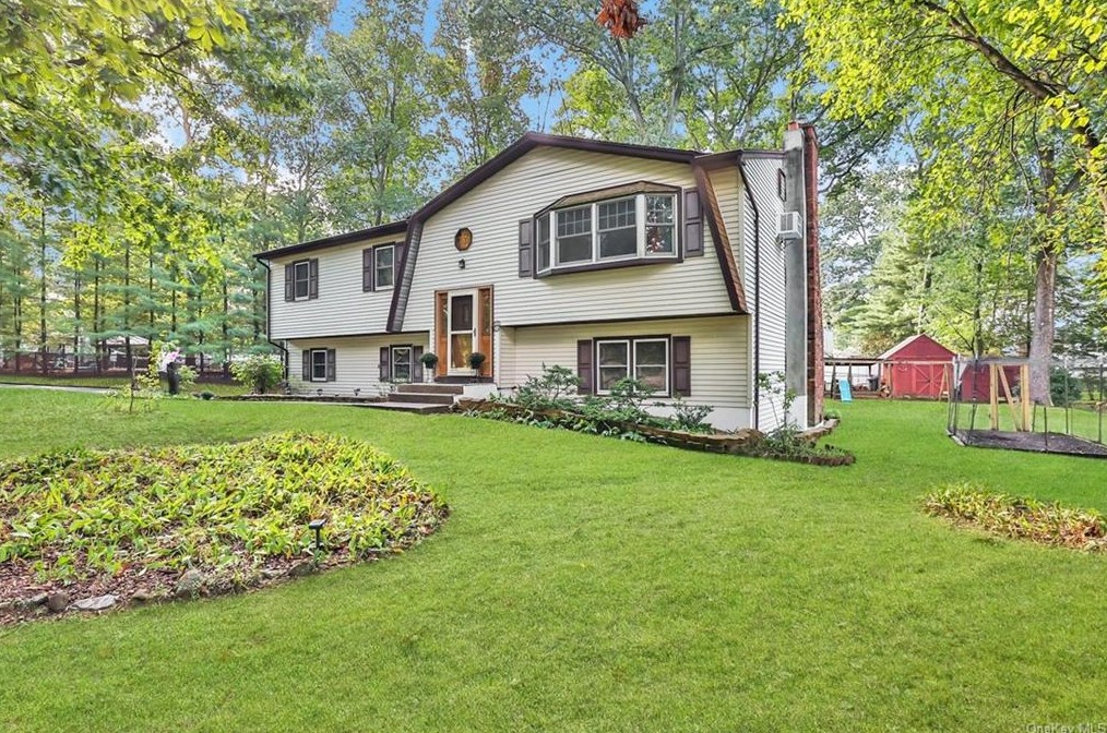 35 Waltham Ave, Congers, NY 10920