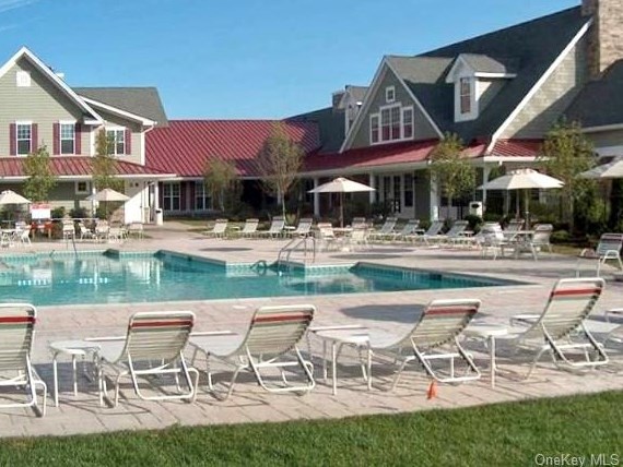 46 Bayberry St, East Fishkill NY 12533-4333 exterior