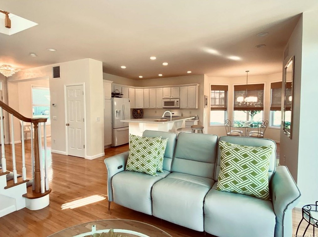 46 Bayberry St, East Fishkill NY 12533-4333 exterior