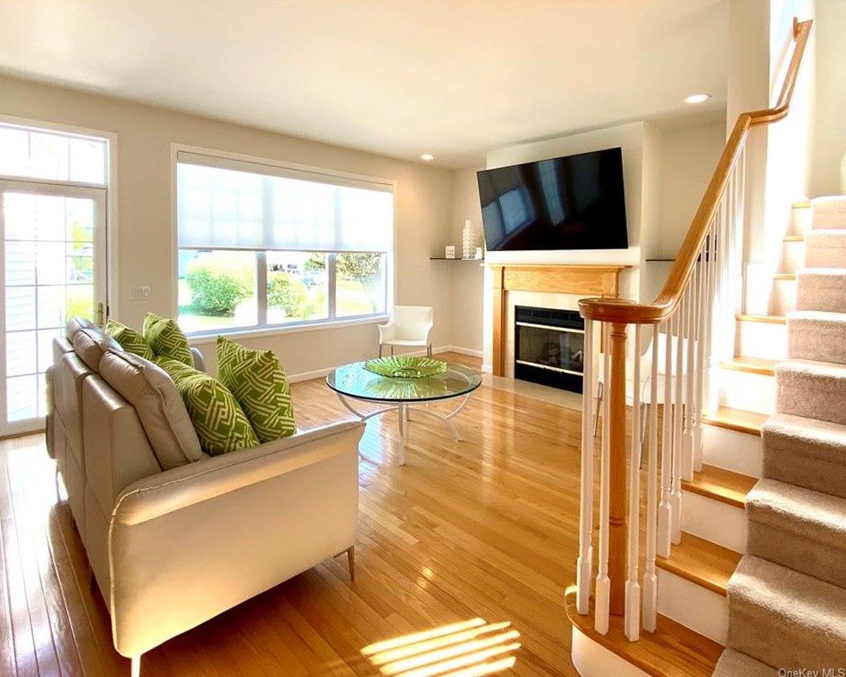 46 Bayberry St, East Fishkill NY 12533-4333 exterior