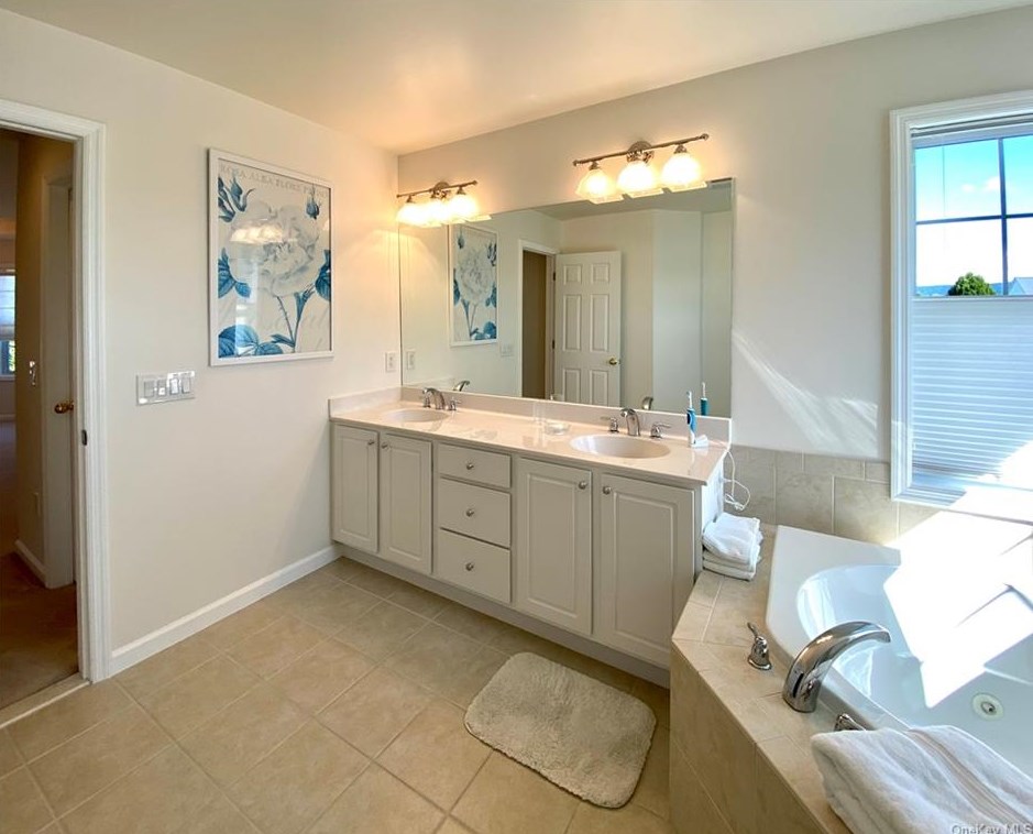 46 Bayberry St, East Fishkill NY 12533-4333 exterior