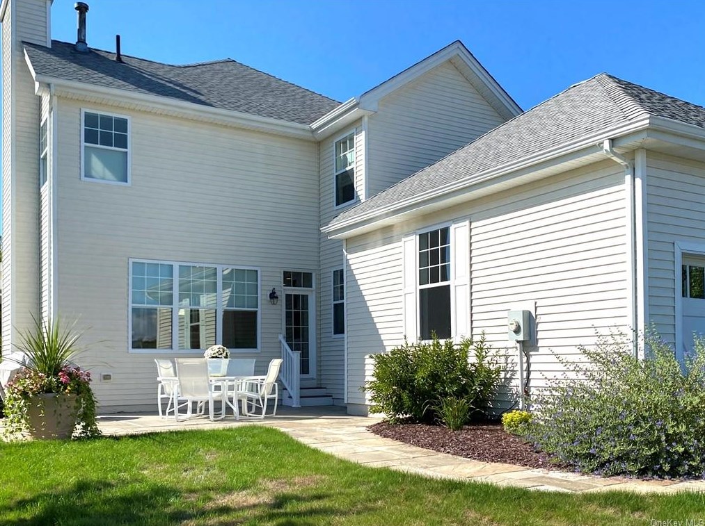 46 Bayberry St, East Fishkill NY 12533-4333 exterior