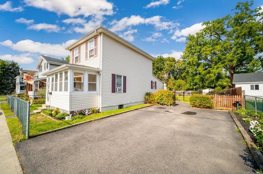 72 Chestnut St, Beacon, NY 12508-1955