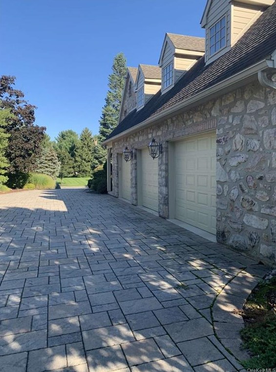 3040 Fairfield Dr, Allentown PA  18103-5542 exterior