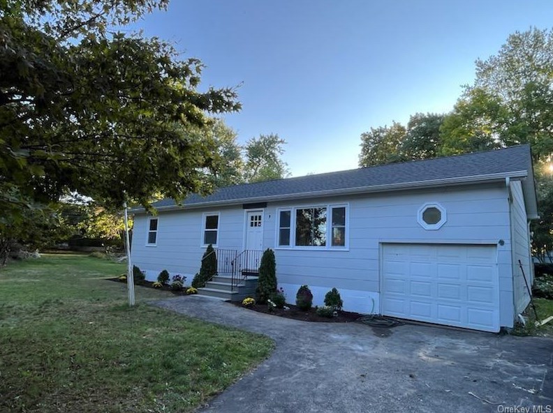 51 Lincoln Dr, Kent Lakes, NY 10512-6916