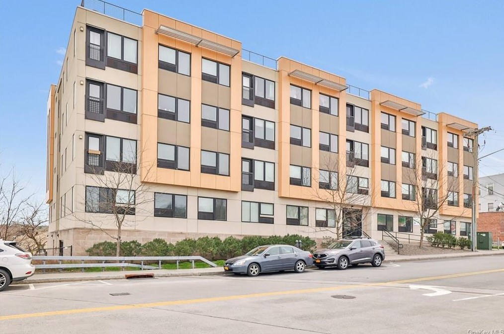 68 Lake St #202, White Plains, NY 10603