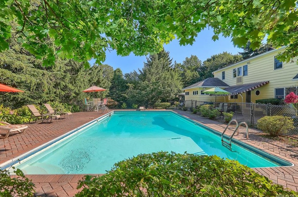290 E Townline Rd, West Nyack, NY 10994