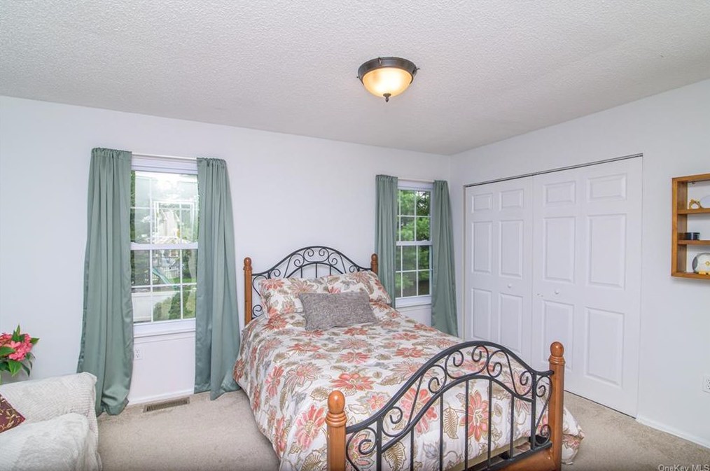 49 Winchester Ave, Peekskill NY 10566-6804 exterior