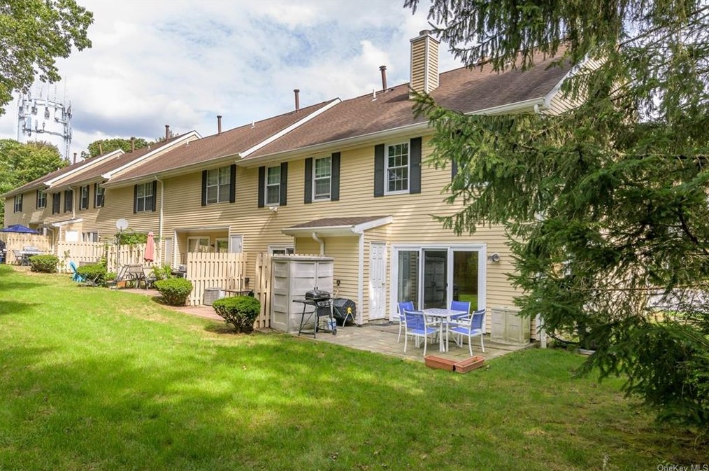 49 Winchester Ave, Peekskill NY 10566-6804 exterior