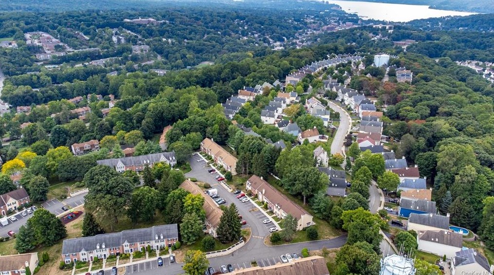 49 Winchester Ave, Peekskill NY 10566-6804 exterior