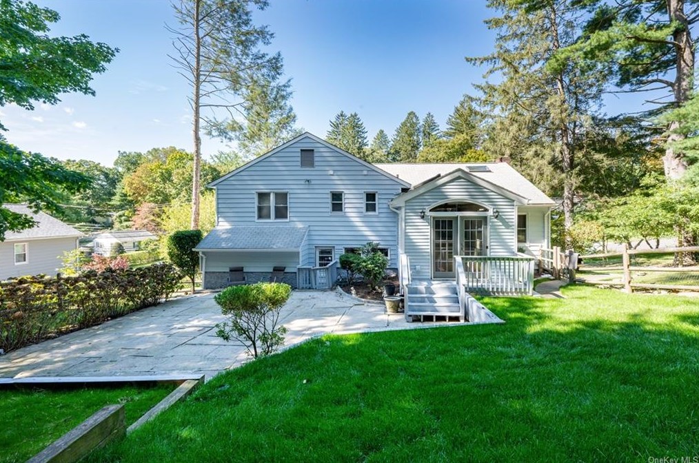 9 Pine Ridge Rd, Rye Brook, NY 10573