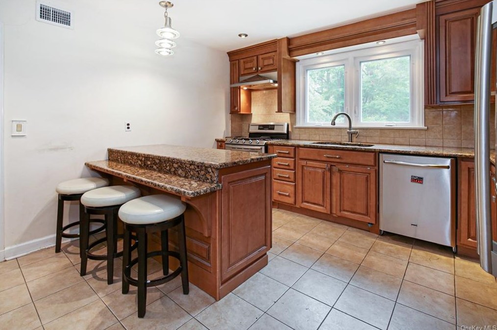 567 North St, Rye NY  10580-1967 exterior