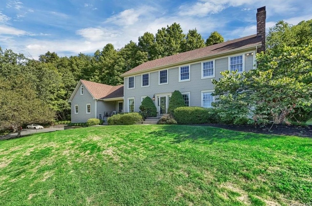 9 Taramar Ln, Washingtonville, NY 10992