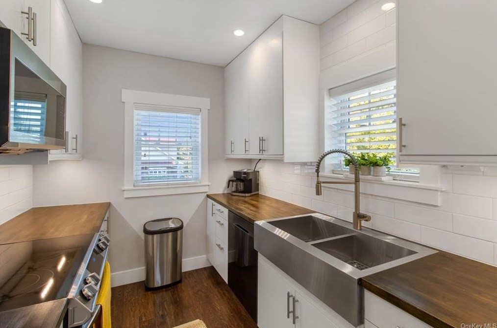 1300 Hudson Ave, Peekskill NY 10566-3302 exterior