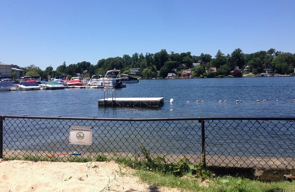 36 Highridge Rd, Mahopac, NY 10541