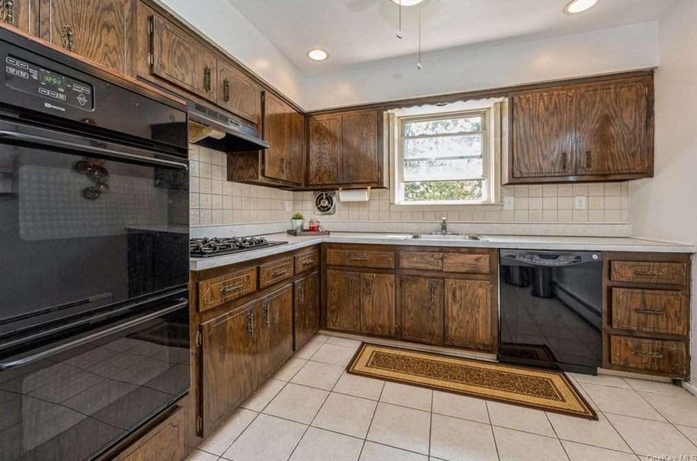 128 Vredenburgh Ave, Yonkers, NY 10704-2135