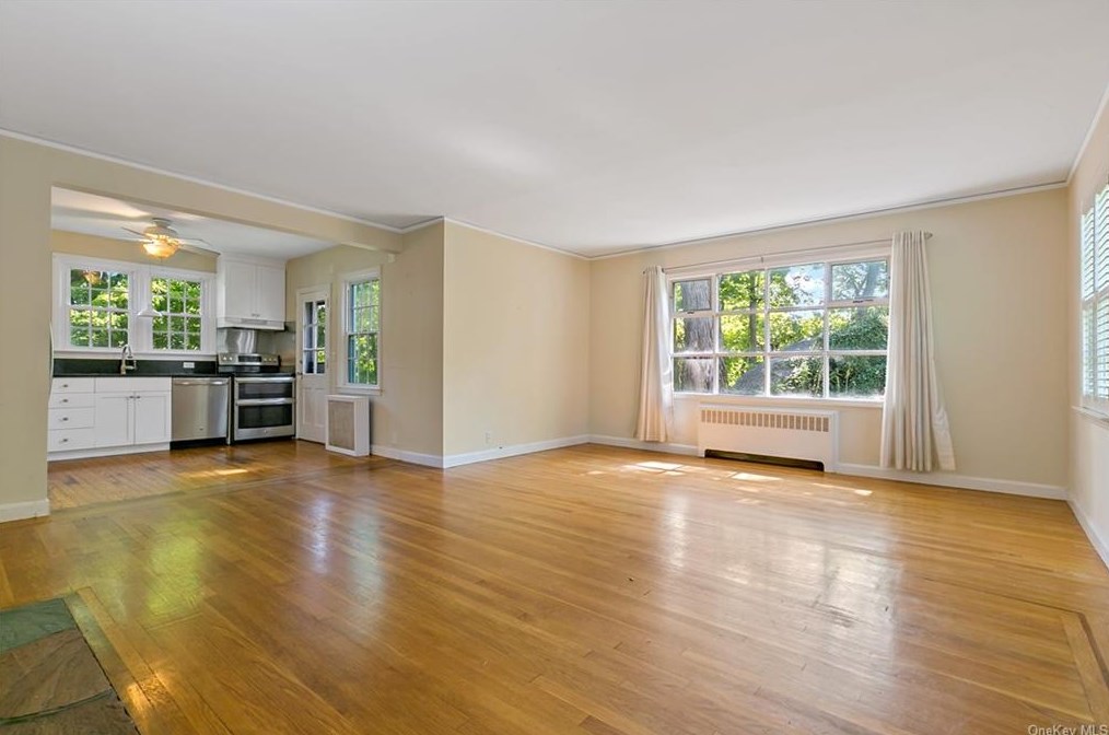 1305 Crown Ct, Mamaroneck, NY 10543-1220