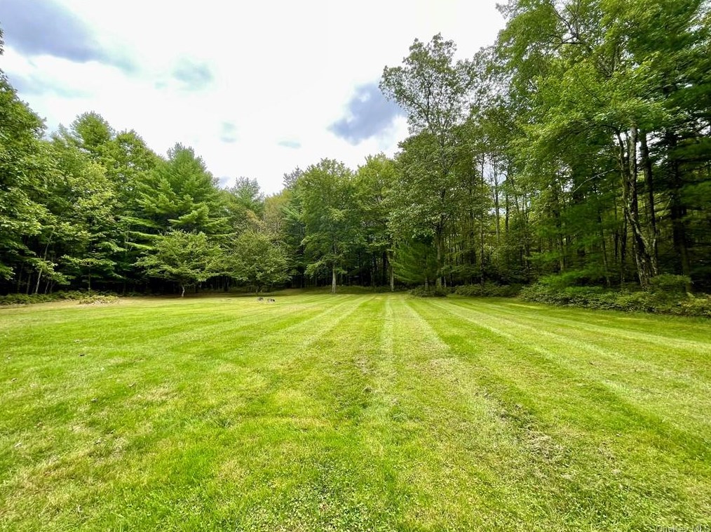8 Callahans Rd, Wurtsboro, NY 12790-5206