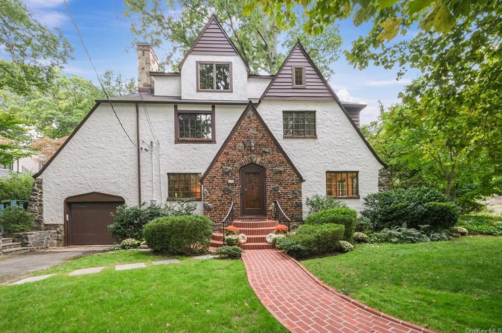 16 Devon Rd, Larchmont, NY 10538-3109