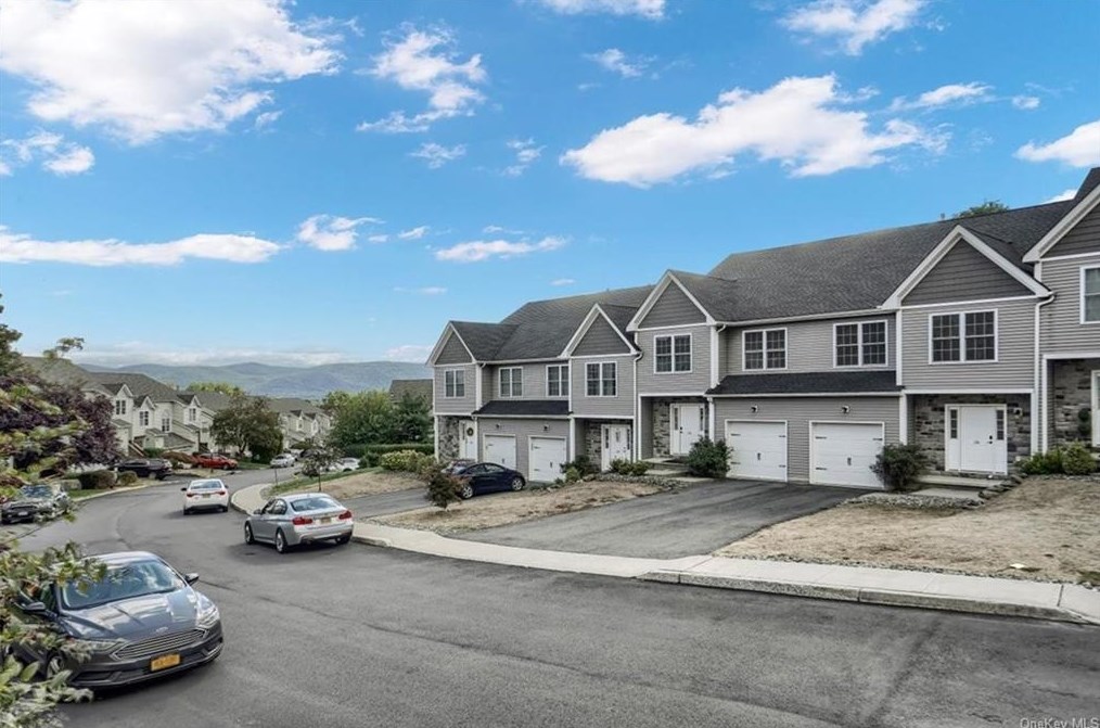 154 Highwood Dr, Newburgh, NY 12553-6947