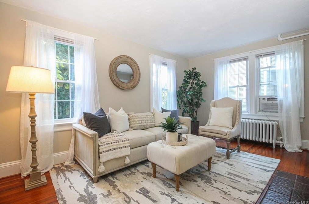 27 Mill River Rd, Chappaqua, NY 10514