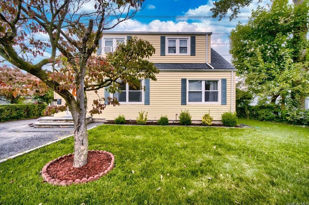 225 Concord Rd, Yonkers, NY 10710-1824