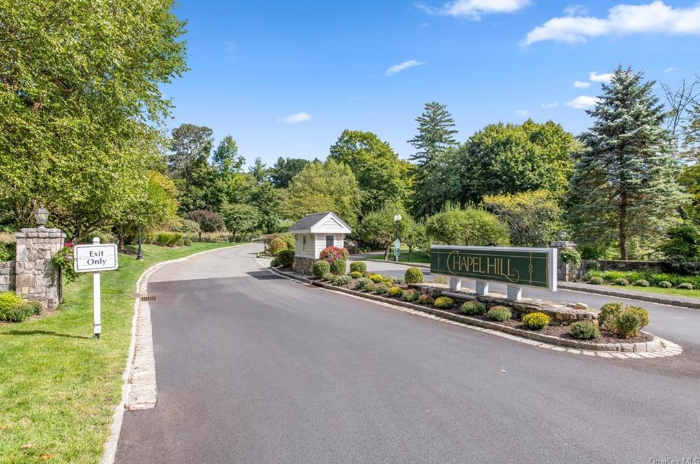 120 Underhill Ln, Peekskill NY  10566-6927 exterior
