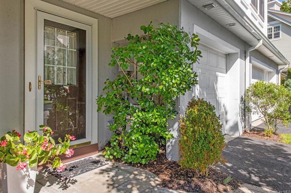 120 Underhill Ln, Peekskill, NY 10566-6927