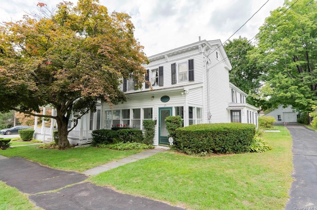 21 Main St, Hyde Park, NY 12538