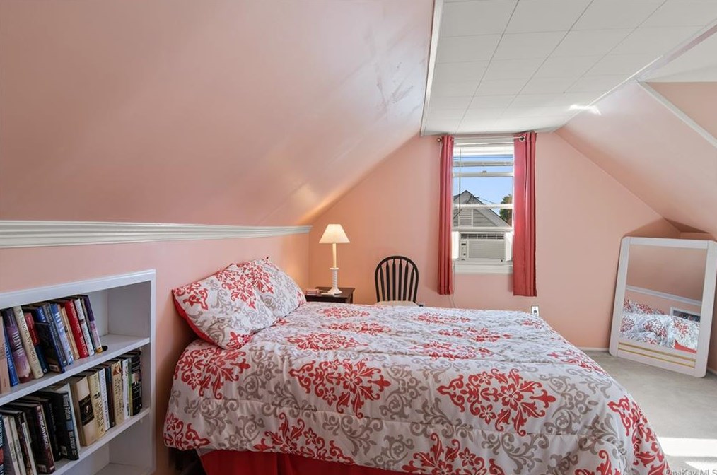 100 Westerly St, Yonkers NY 10704-1940 exterior