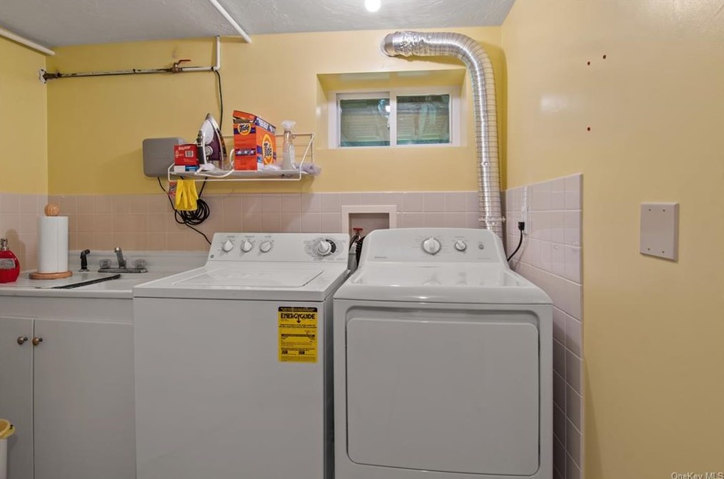 100 Westerly St, Yonkers NY 10704-1940 exterior