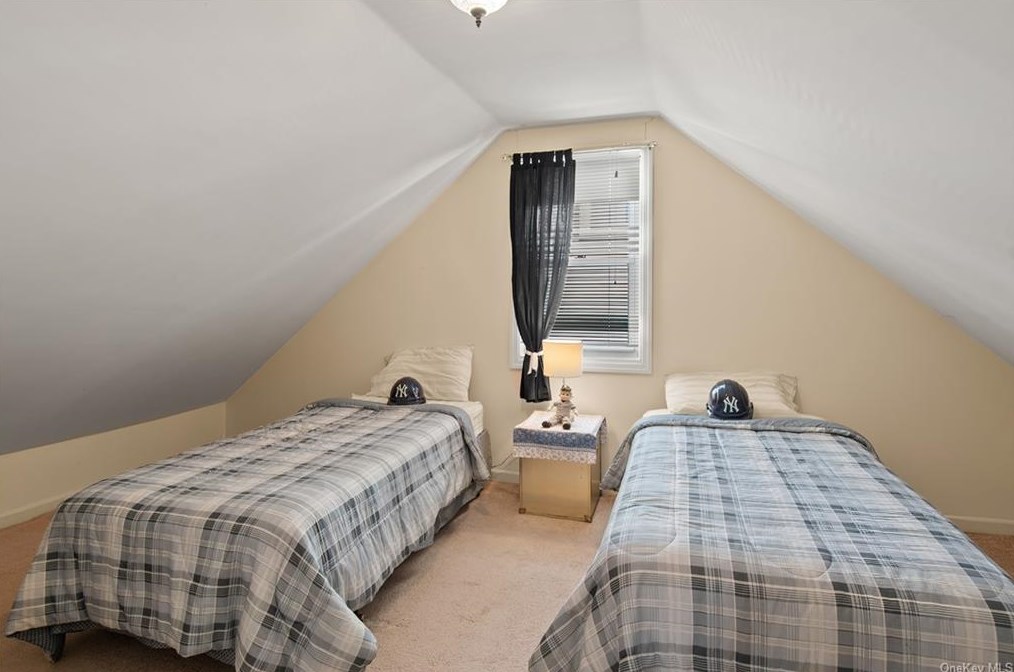 100 Westerly St, Yonkers NY 10704-1940 exterior