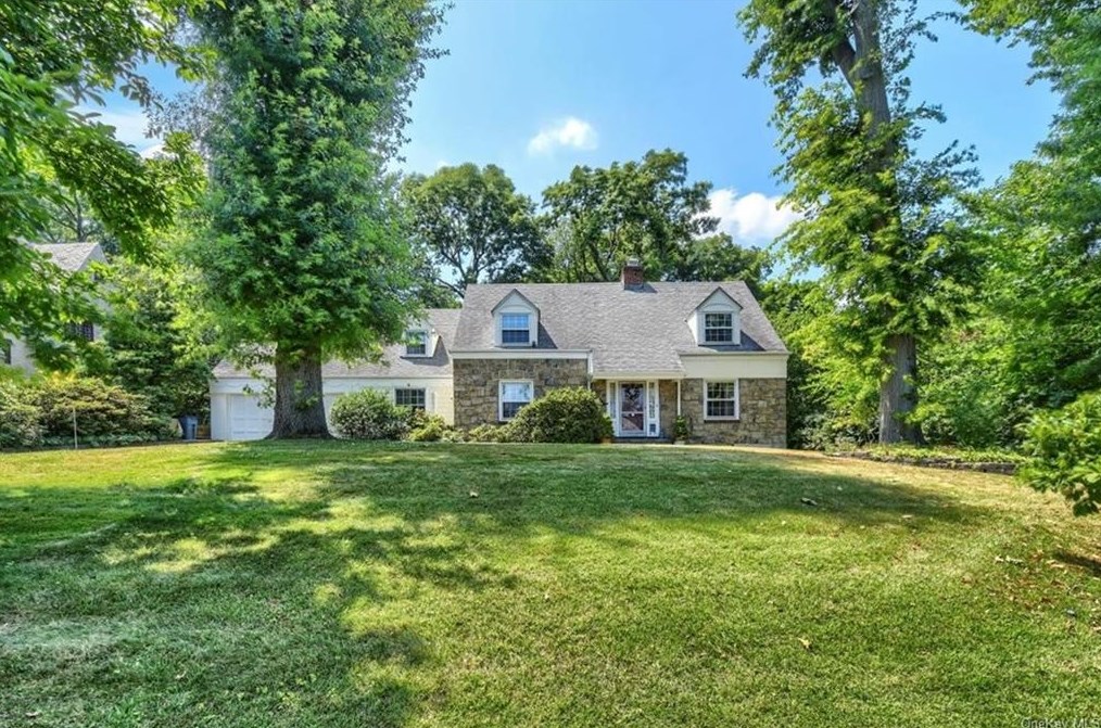 18 Moore Rd, Yonkers, NY 10708-5410
