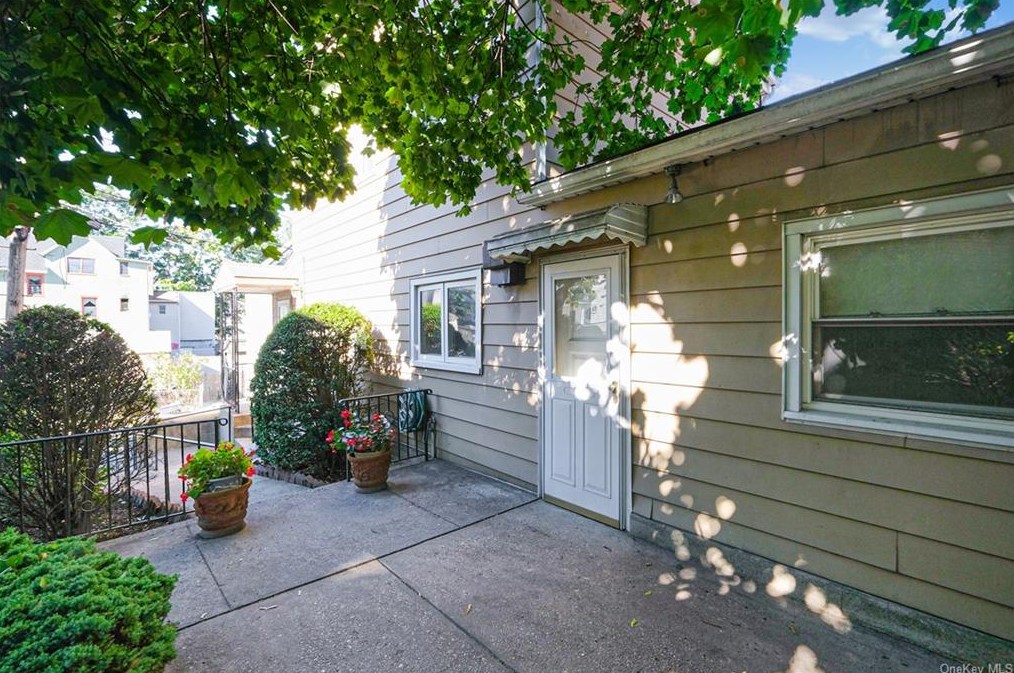 16 Russell Ave, New Rochelle, NY 10801