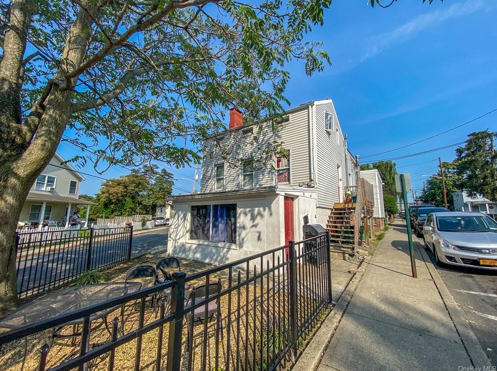 32 4th St, Haverstraw, NY 10927