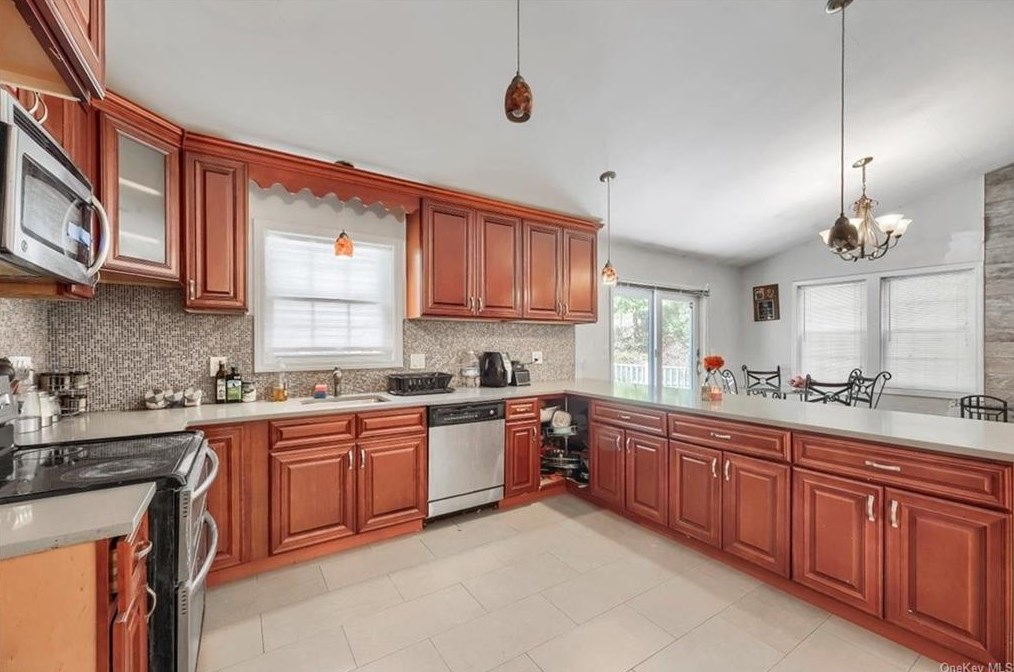 23 Hazelwood Rd, Wurtsboro, NY 12790-6911