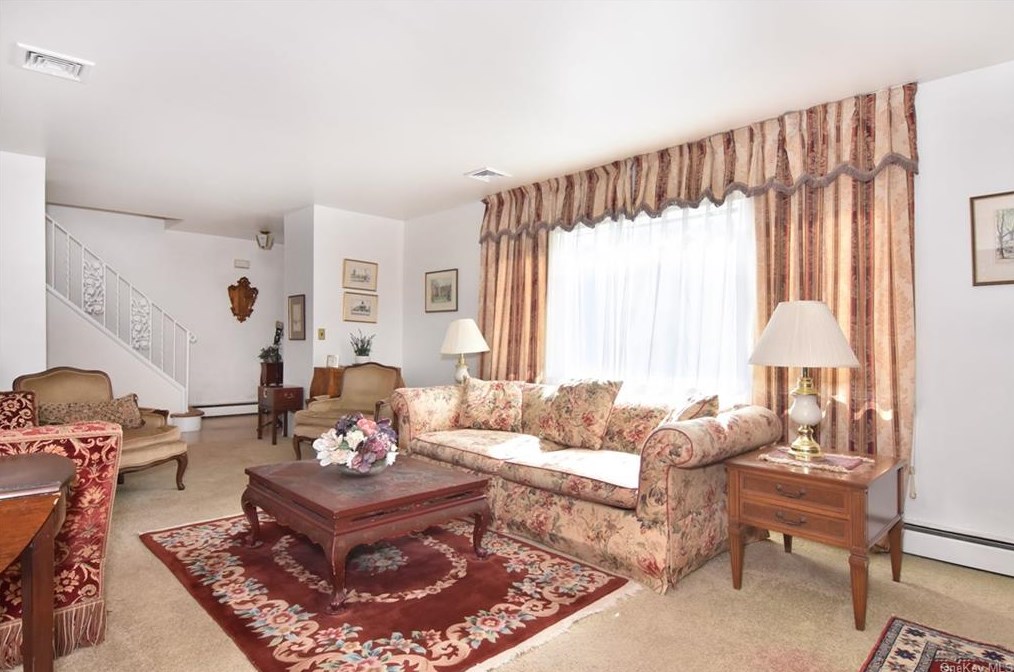 92 Marquand Ave, Yonkers, NY 10708-5613