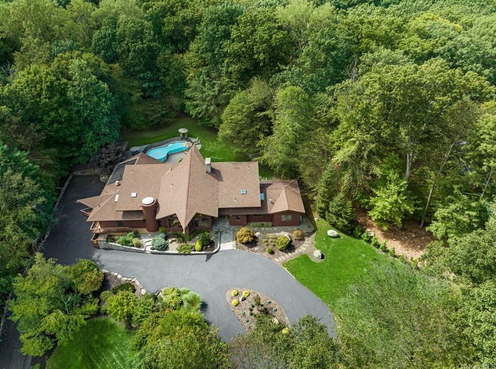 16 Rollingwood Dr, New City, NY 10956-2006