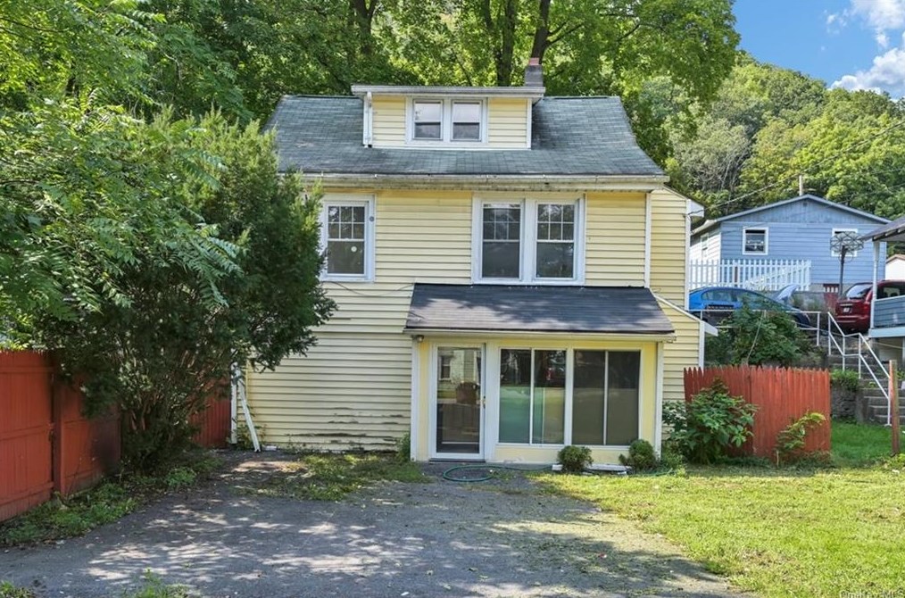 38 Orange St, Port Jervis, NY 12771-1428
