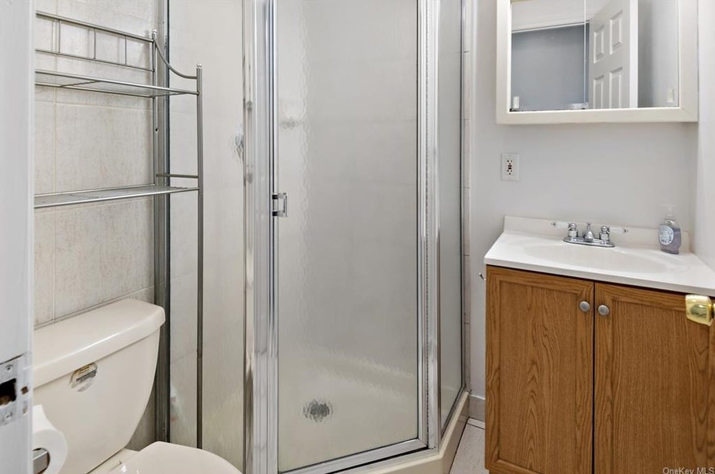 10 Colin St, Yonkers NY 10701-5511 exterior