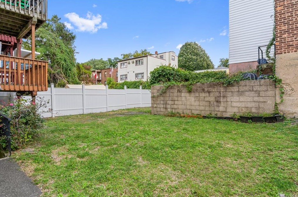 10 Colin St, Yonkers NY 10701-5511 exterior