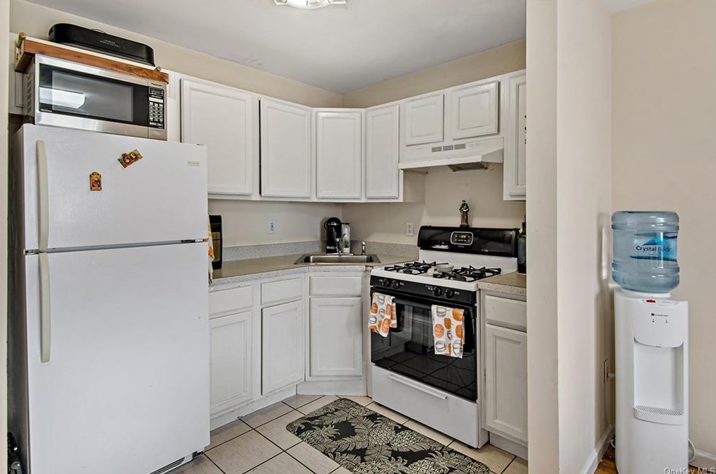 10 Colin St, Yonkers NY 10701-5511 exterior